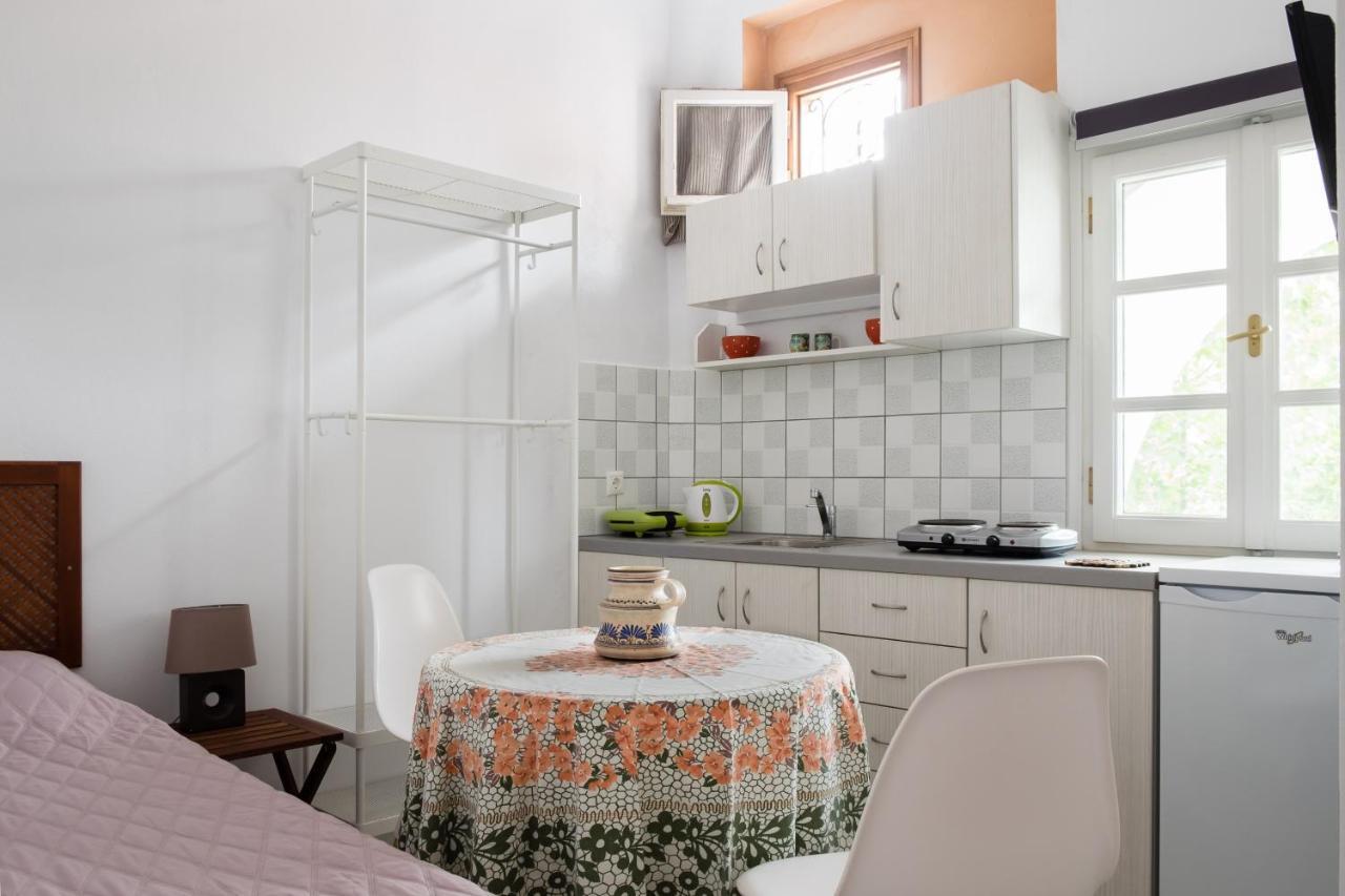 Cozy & Peaceful Apartment In Chalki Khalkíon Exteriör bild